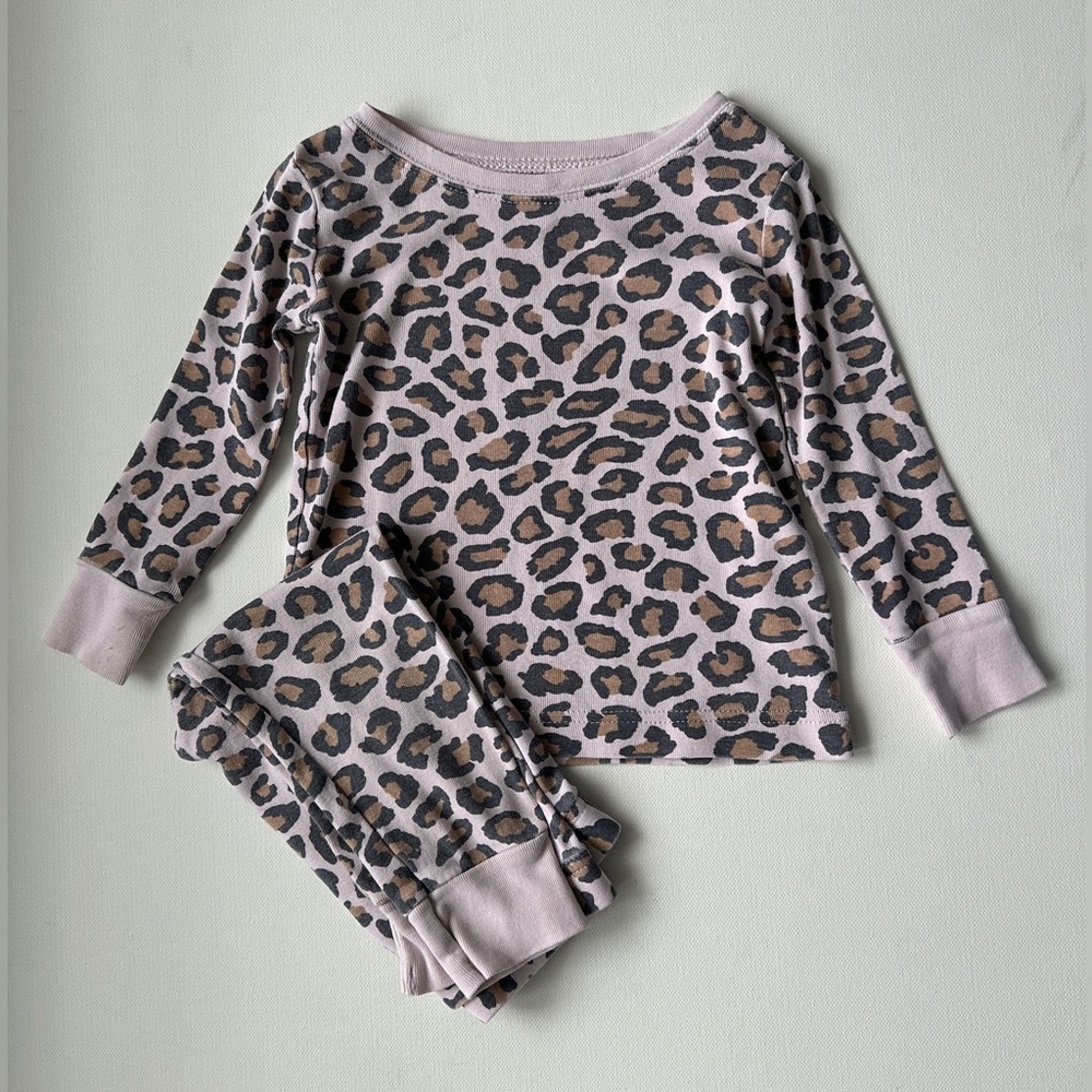 Old Navy girl’s Leopard-Print Pajama Set, long-sleeve tee & pants.  Size 18-24M.